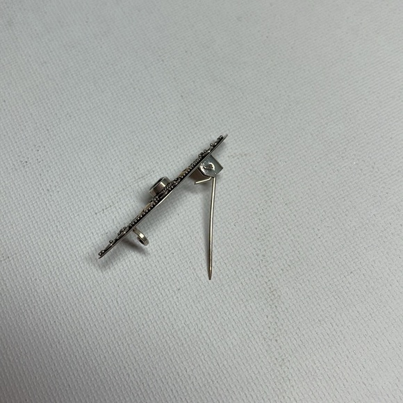 Sterling Silver and Garnet pin - Picture 4 of 7
